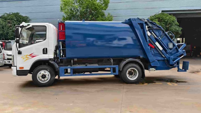 Jiefang right-hand drive 7 cubic meter compressed garbage truck