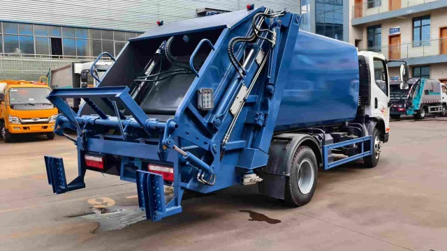 Jiefang right-hand drive 7 cubic meter compressed garbage truck