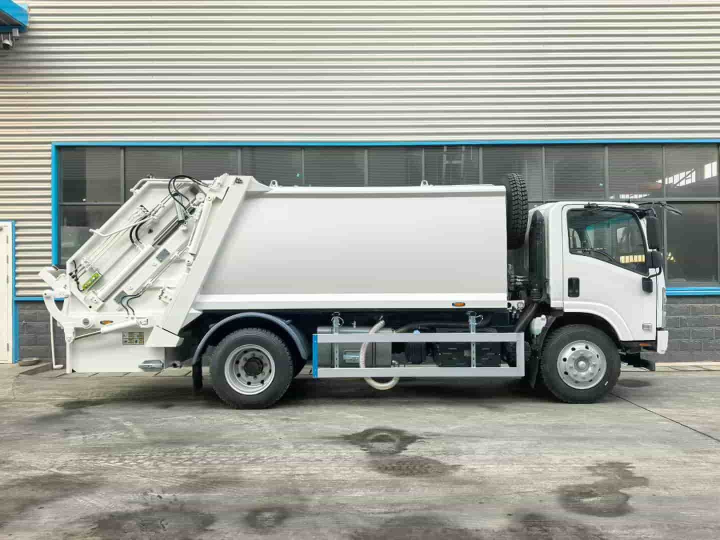 Qingling Isuzu 10 cubic meter compressed garbage truck