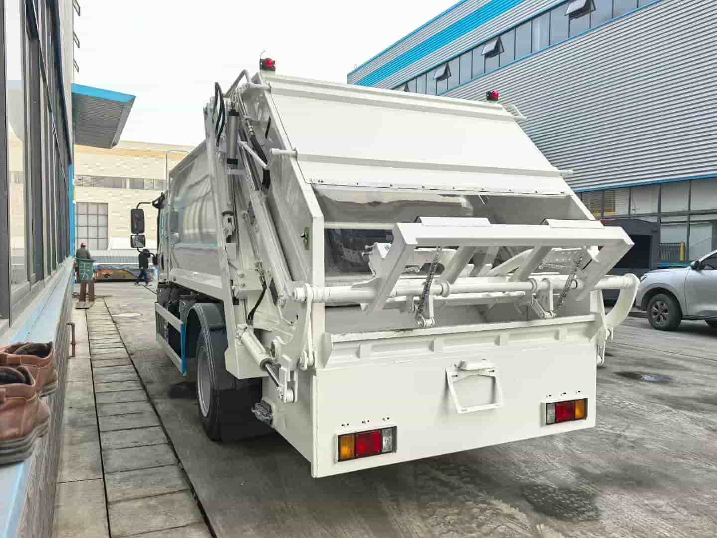 Qingling Isuzu 10 cubic meter compressed garbage truck