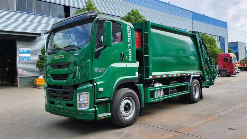 Isuzu Giant 16 cubic meter compressed garbage truck