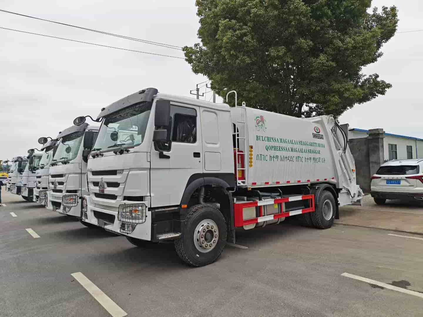 Sinotruk HOWO 5-ton rear-loading compressed garbage truck