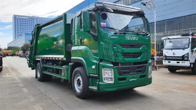 Isuzu Giant 16 cubic meter compressed garbage truck