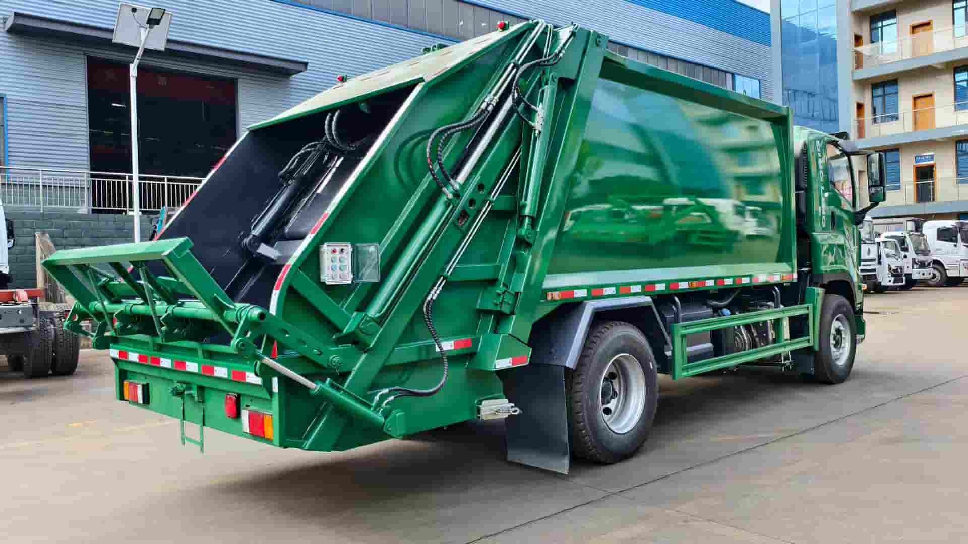 Isuzu Giant 16 cubic meter compressed garbage truck