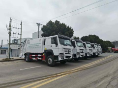 Sinotruk HOWO 5-ton rear-loading compressed garbage truck