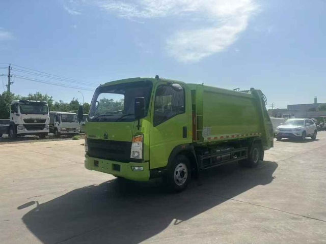 Sinotruk compressed garbage truck customized apple green