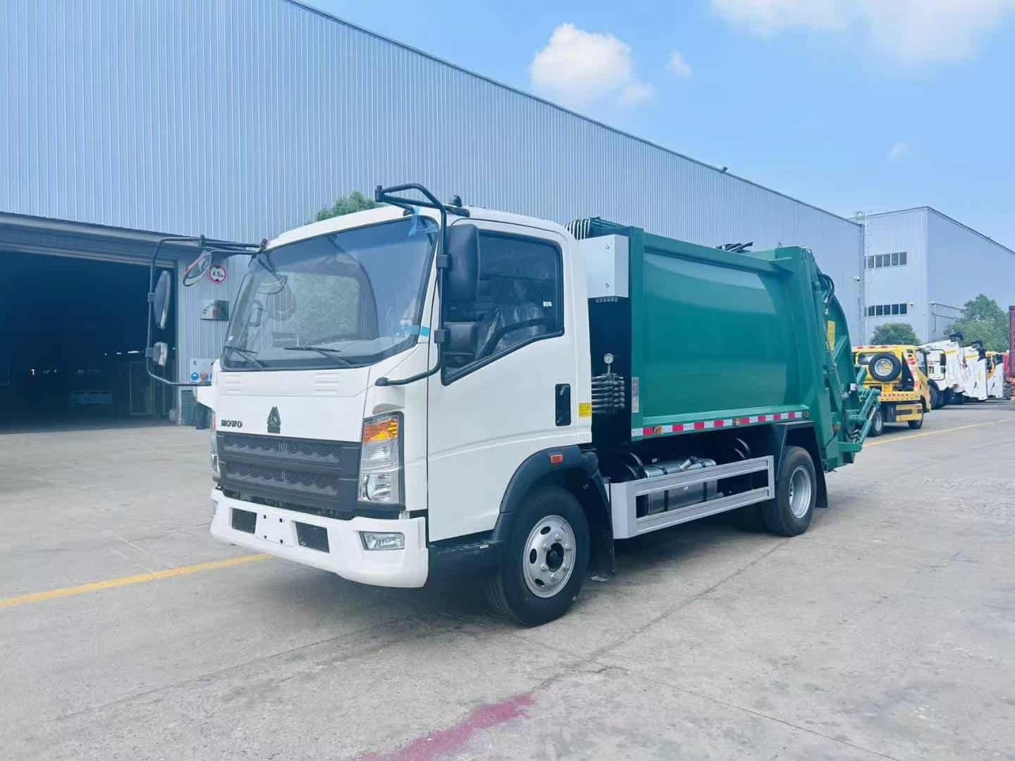 Sinotruk Howo light truck 6 cubic meter compressed garbage truck