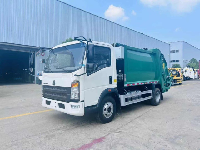 Sinotruk Howo light truck 6 cubic meter compressed garbage truck