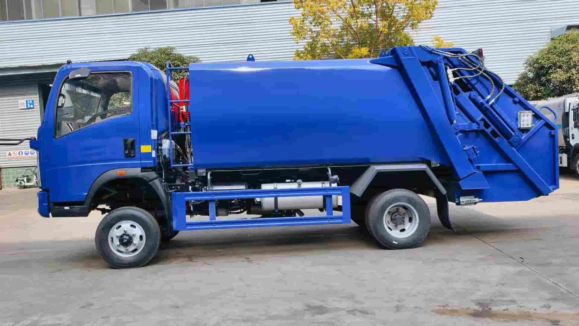 Sinotruk Howo 4x4 Drive 8 Cubic Meter Compactor Garbage Truck