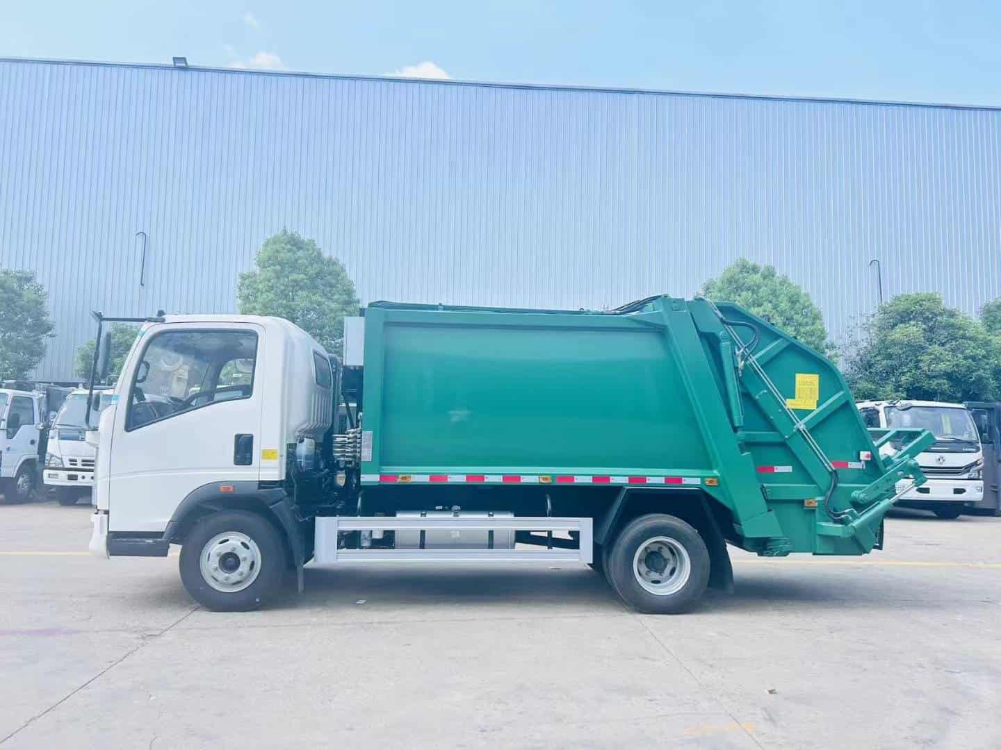 Sinotruk Howo light truck 6 cubic meter compressed garbage truck