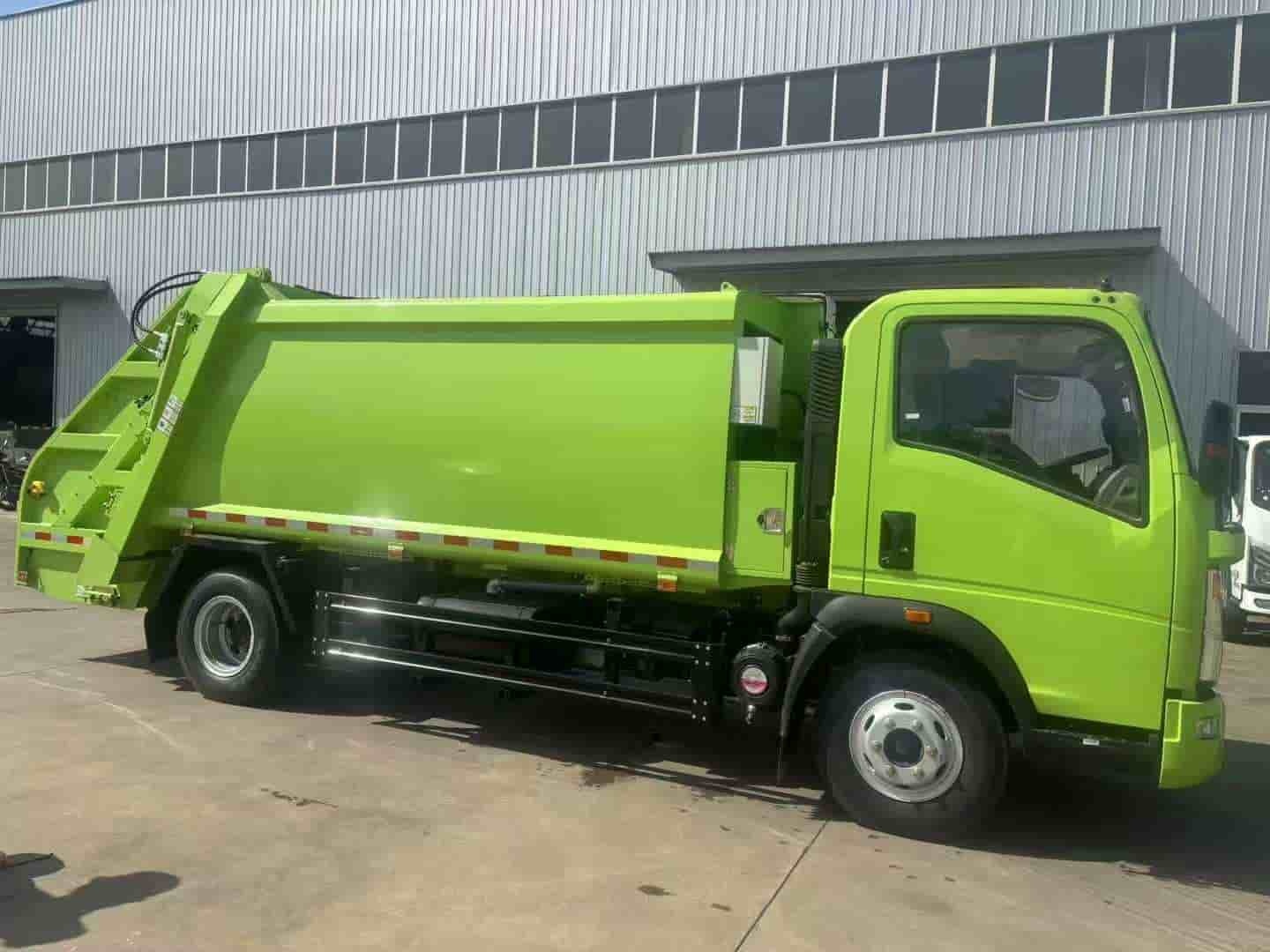 Sinotruk compressed garbage truck customized apple green