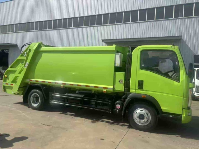 Sinotruk compressed garbage truck customized apple green