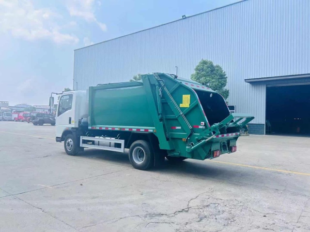 Sinotruk Howo light truck 6 cubic meter compressed garbage truck