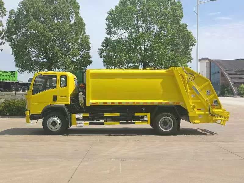 Sinotruk Howo light truck compressed garbage truck