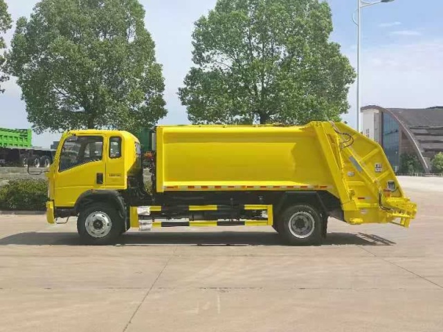 Sinotruk Howo light truck compressed garbage truck