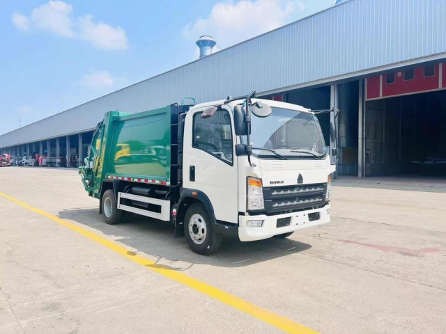 Sinotruk Howo light truck 6 cubic meter compressed garbage truck