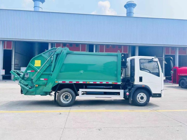 Sinotruk Howo light truck 6 cubic meter compressed garbage truck