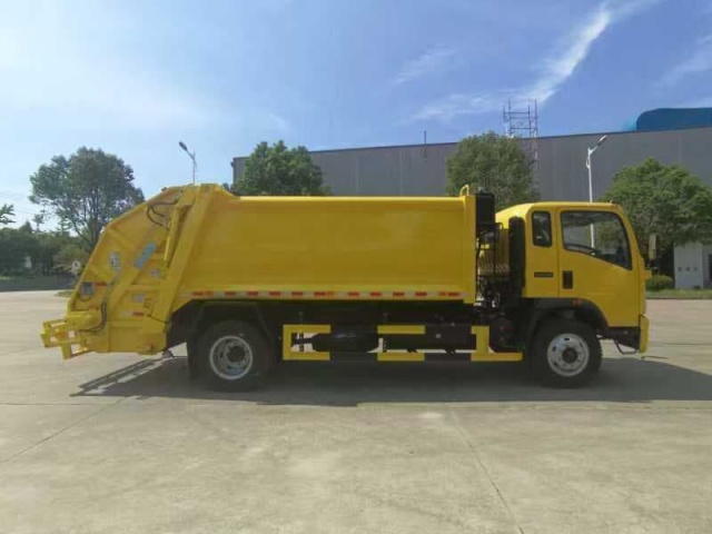 Sinotruk Howo light truck compressed garbage truck