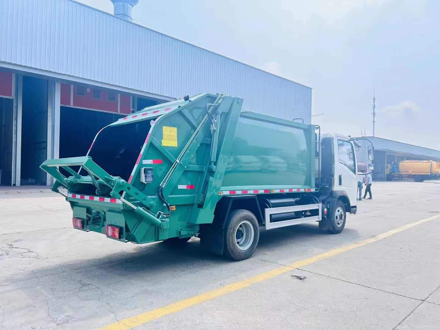 Sinotruk Howo light truck 6 cubic meter compressed garbage truck
