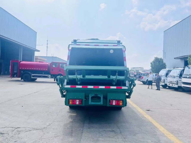 Sinotruk Howo light truck 6 cubic meter compressed garbage truck