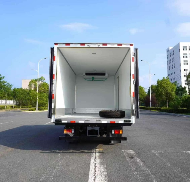 Qingling Isuzu 700P Refrigerated Truck