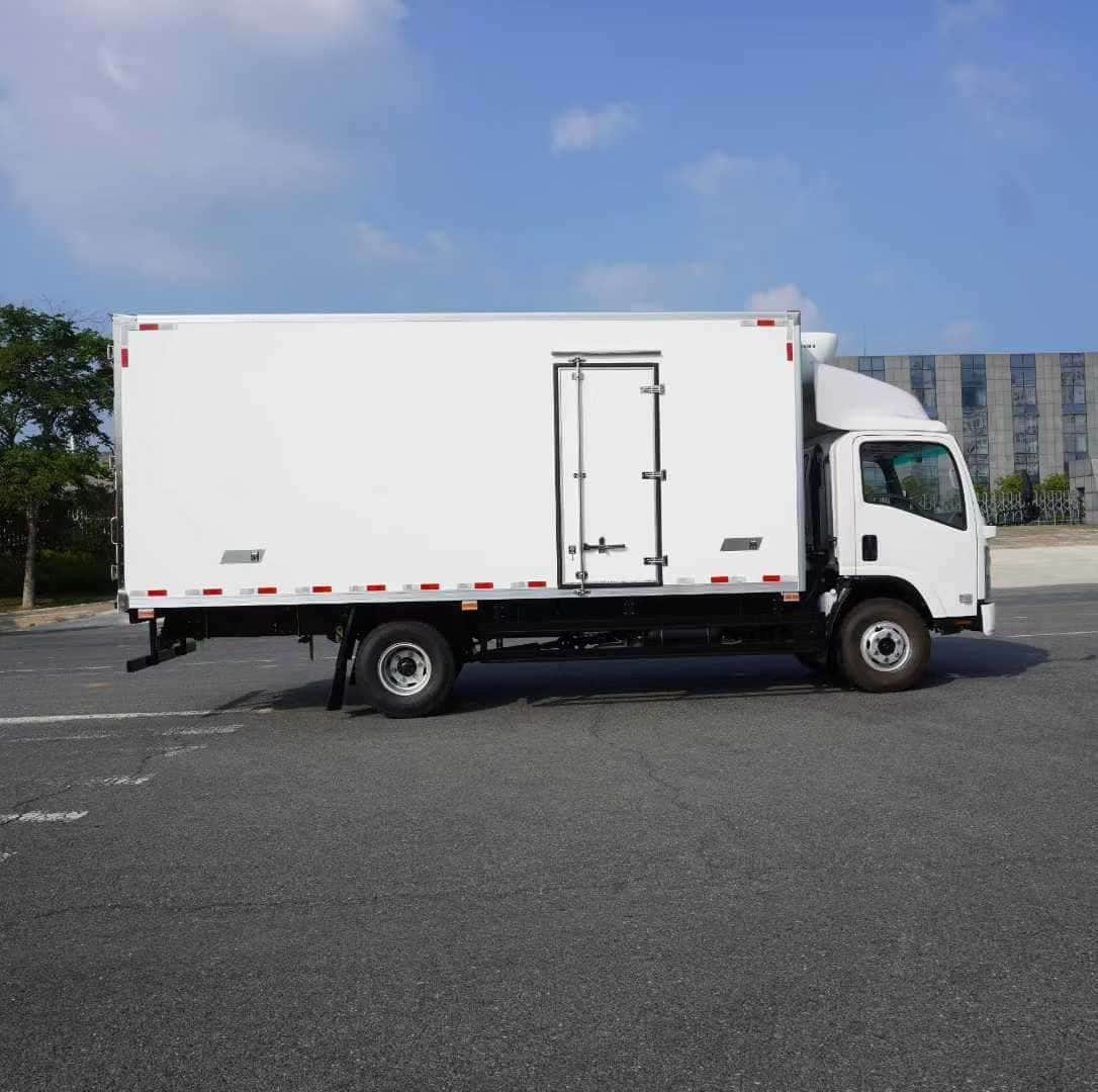 Qingling Isuzu 700P Refrigerated Truck