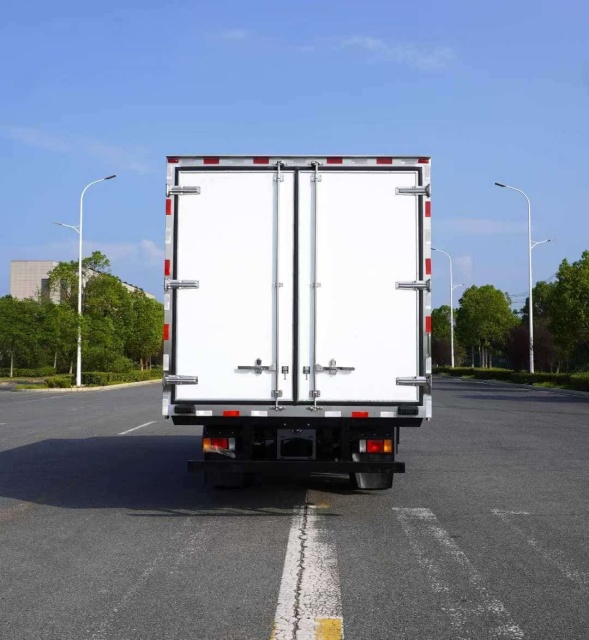 Qingling Isuzu 700P Refrigerated Truck
