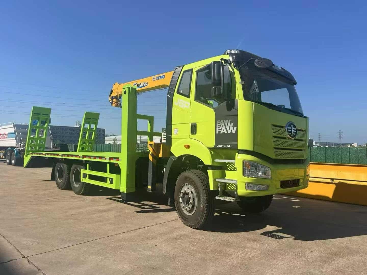 Jiefang Lift-type Flatbed Truck Crane