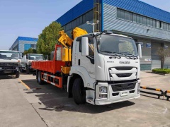 Qingling Isuzu Giant Coffee is equipped with a XCMG eight ton folding arm crane on board