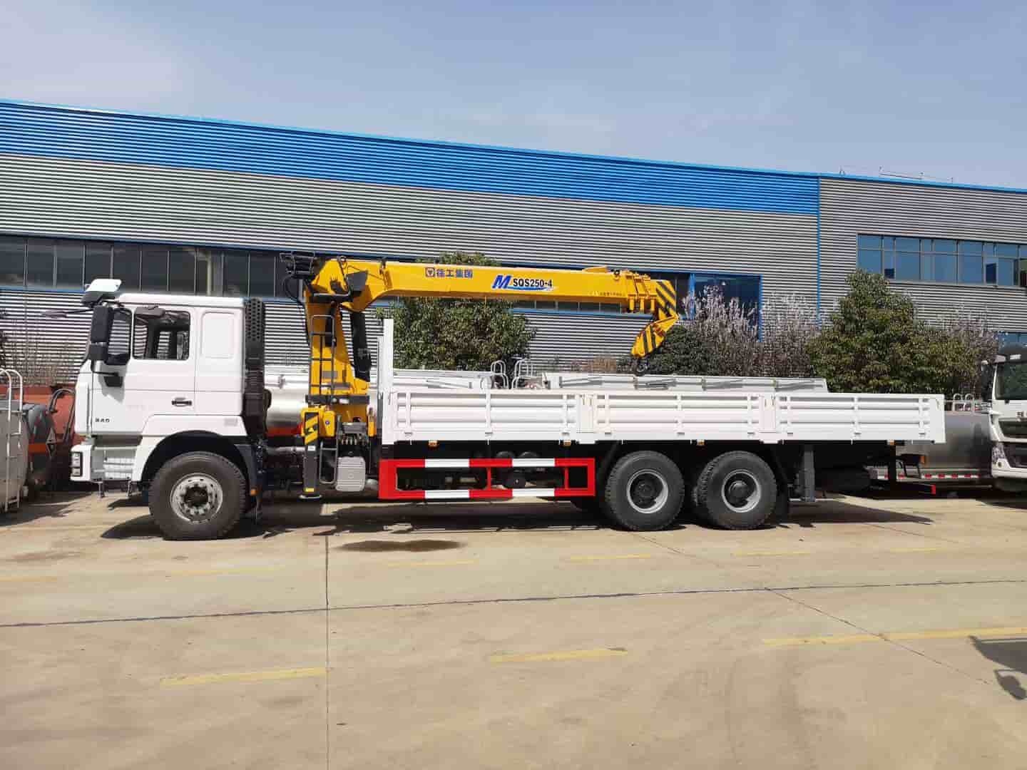 SHACMAN 6X4 truck mounted sling XCMG 10 ton crane