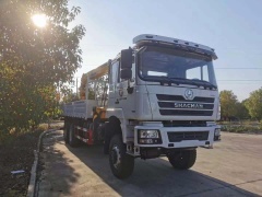 SHACMAN F3000 6 × 6 Truck mounted Crane