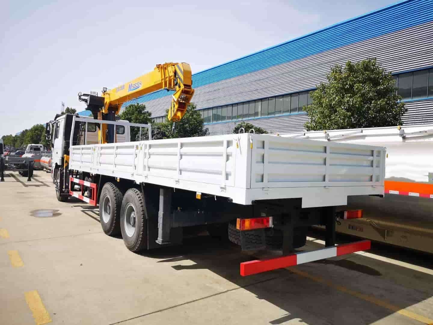 SHACMAN 6X4 truck mounted sling XCMG 10 ton crane