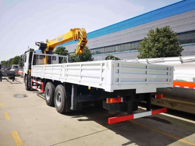 SHACMAN 6X4 truck mounted sling XCMG 10 ton crane