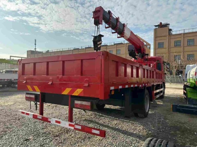 SHACMAN Automobile Xuande 8-ton 4-section arm crane transport vehicle