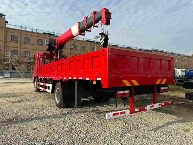 SHACMAN Automobile Xuande 8-ton 4-section arm crane transport vehicle