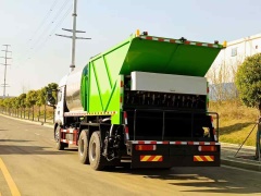 Heavy Duty Truck HOWO 6 × 4 rear eight wheel synchronous gravel sealing truck (20 cubic meters of asphalt tank and stone silo)