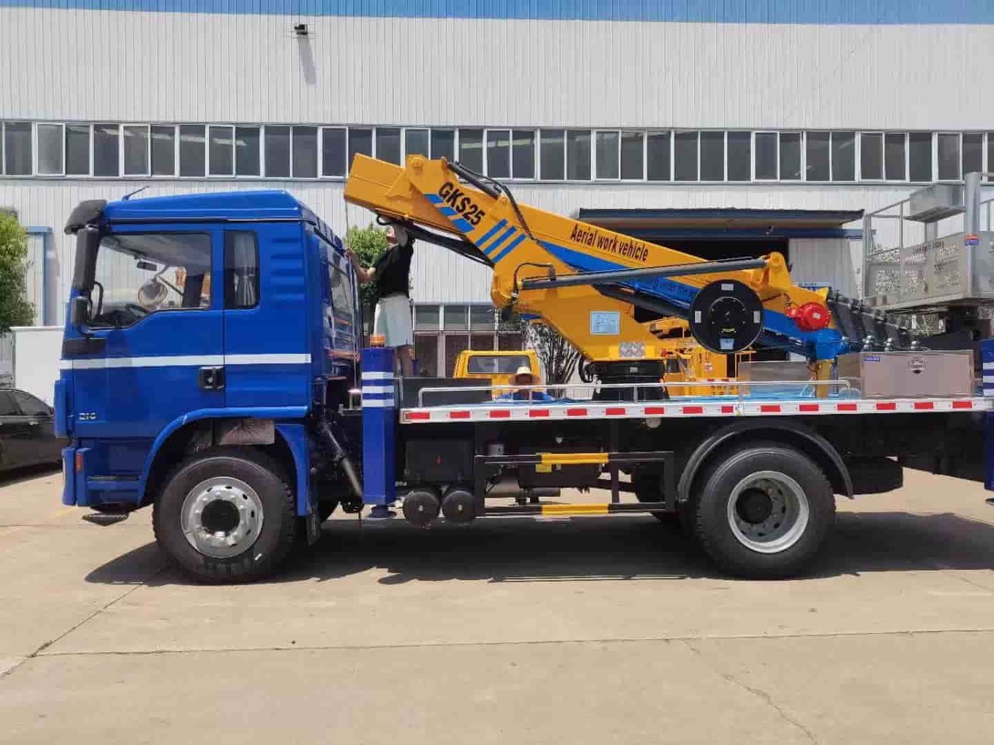 SHACMAN L3000 25-meter aerial work vehicle