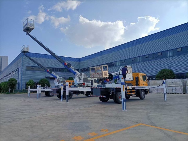 Dongfeng 28 meter telescopic boom aerial work vehicle