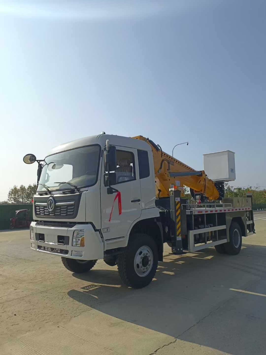 Dongfeng Tianjin 33 meter high-altitude work platform with a 4500 wheelbase