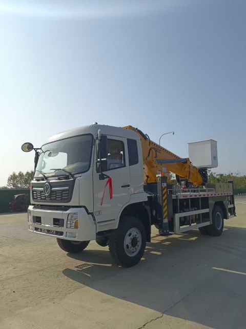 Dongfeng Tianjin 33 meter high-altitude work platform with a 4500 wheelbase
