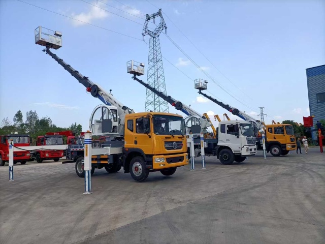 Dongfeng 28 meter telescopic boom aerial work vehicle