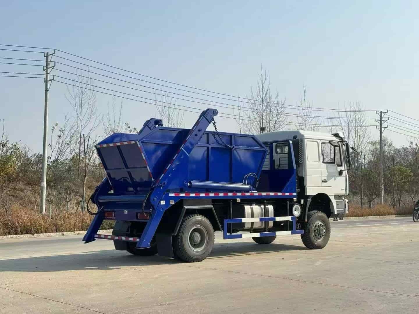 SHACMAN 4×4 detachable container garbage truck