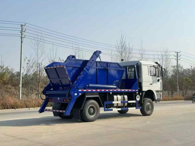 SHACMAN 4×4 detachable container garbage truck