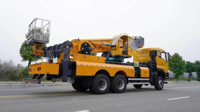 Dongfeng 45 meter telescopic boom aerial work platform