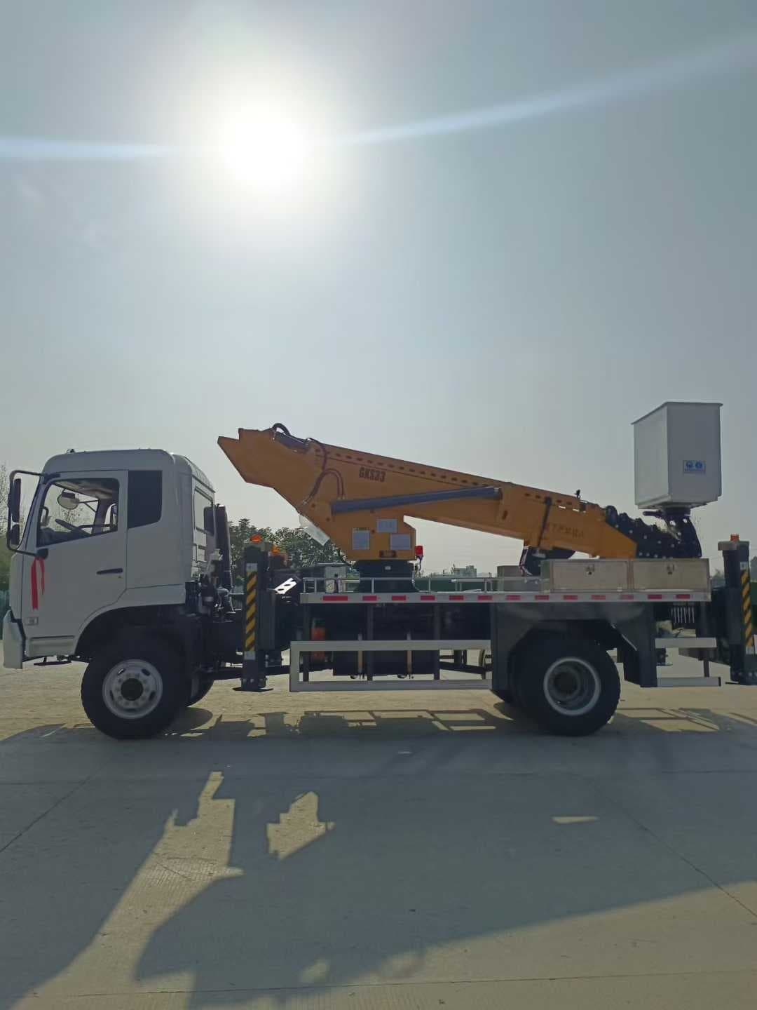 Dongfeng Tianjin 33 meter high-altitude work platform with a 4500 wheelbase
