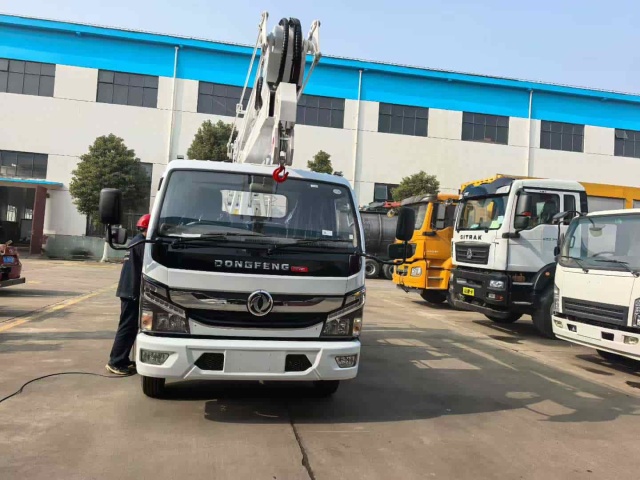 Dongfeng 12-meter telescopic boom aerial work vehicle