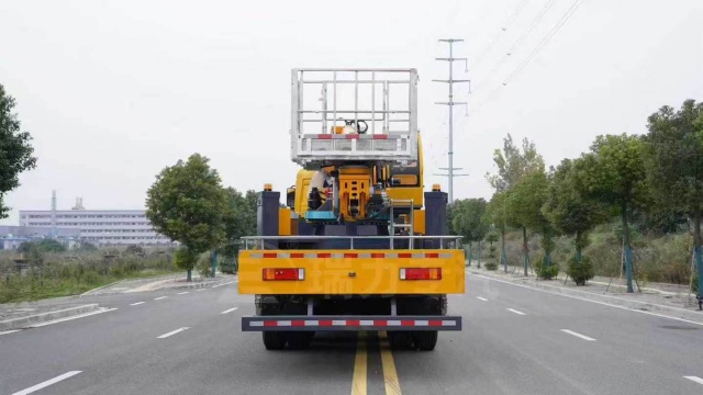 Dongfeng 45 meter telescopic boom aerial work platform