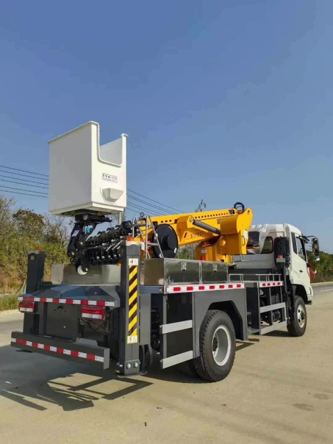 Dongfeng Tianjin 33 meter high-altitude work platform with a 4500 wheelbase