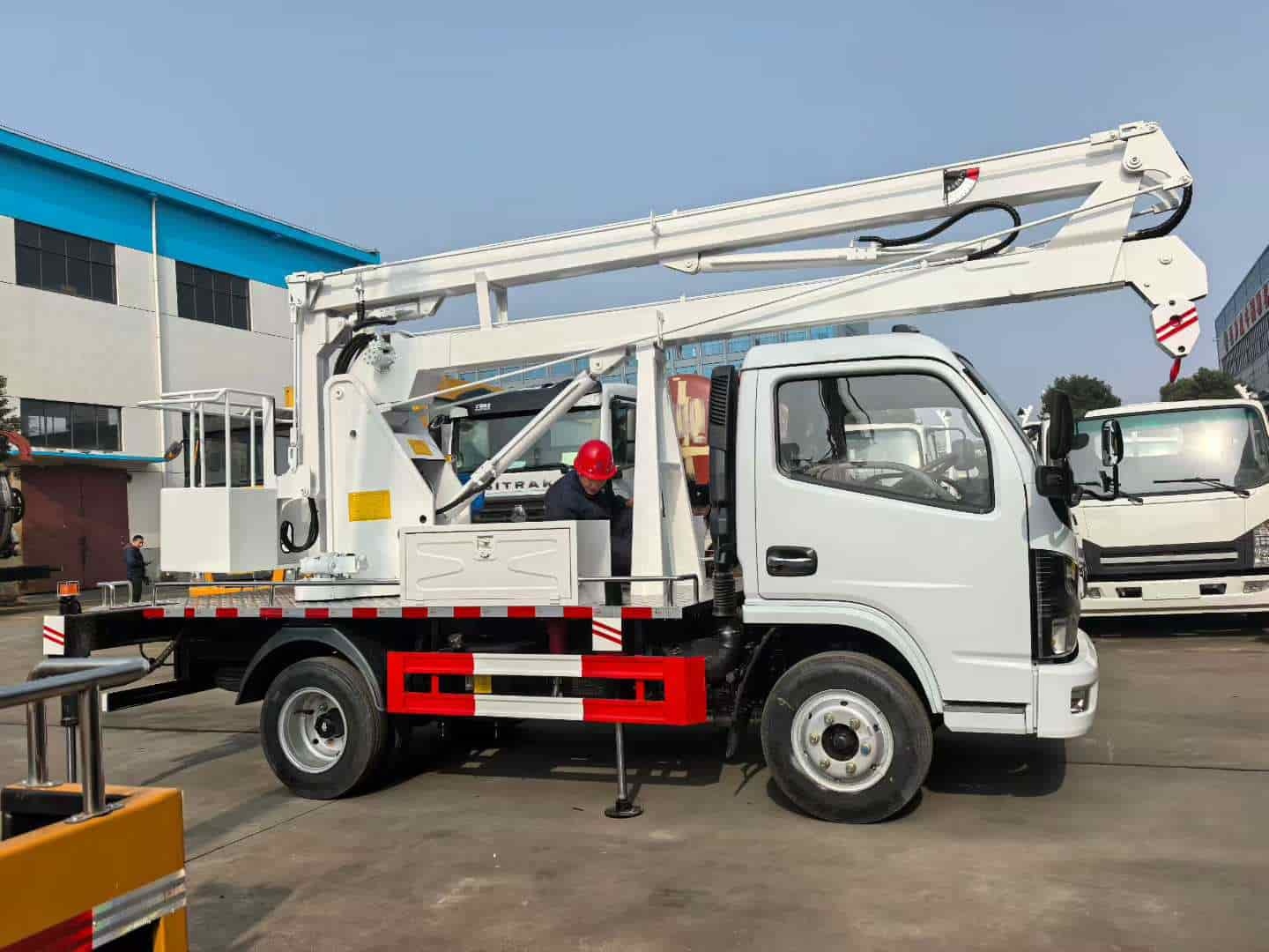 Dongfeng 12-meter telescopic boom aerial work vehicle