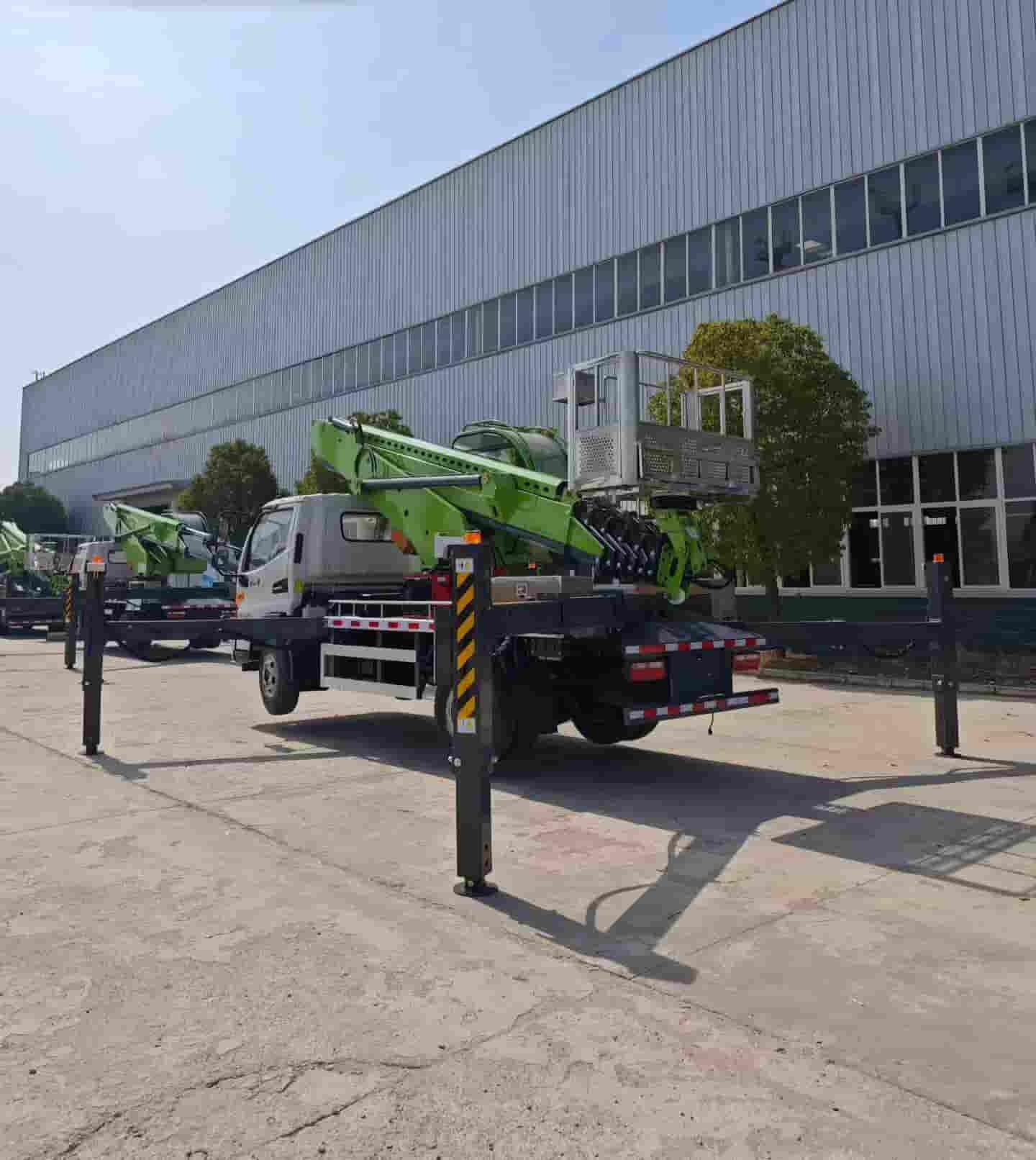 Jianghuai Junling 33 meter aerial work platform